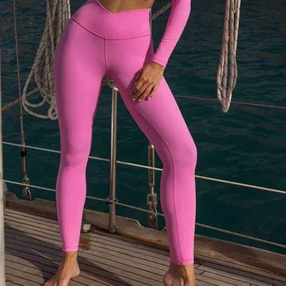 WISKII Vibrant Pink Leggings + Bra Set - Picture 6 of 8